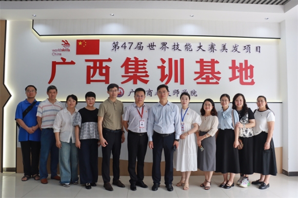 廣西城市建設(shè)學校領(lǐng)導一行蒞臨我院傳經(jīng)送寶